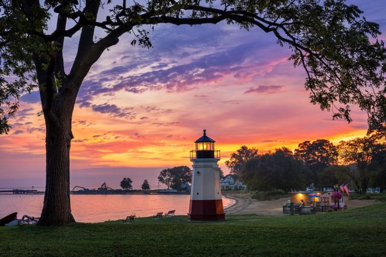 scott lighthouse sunrise